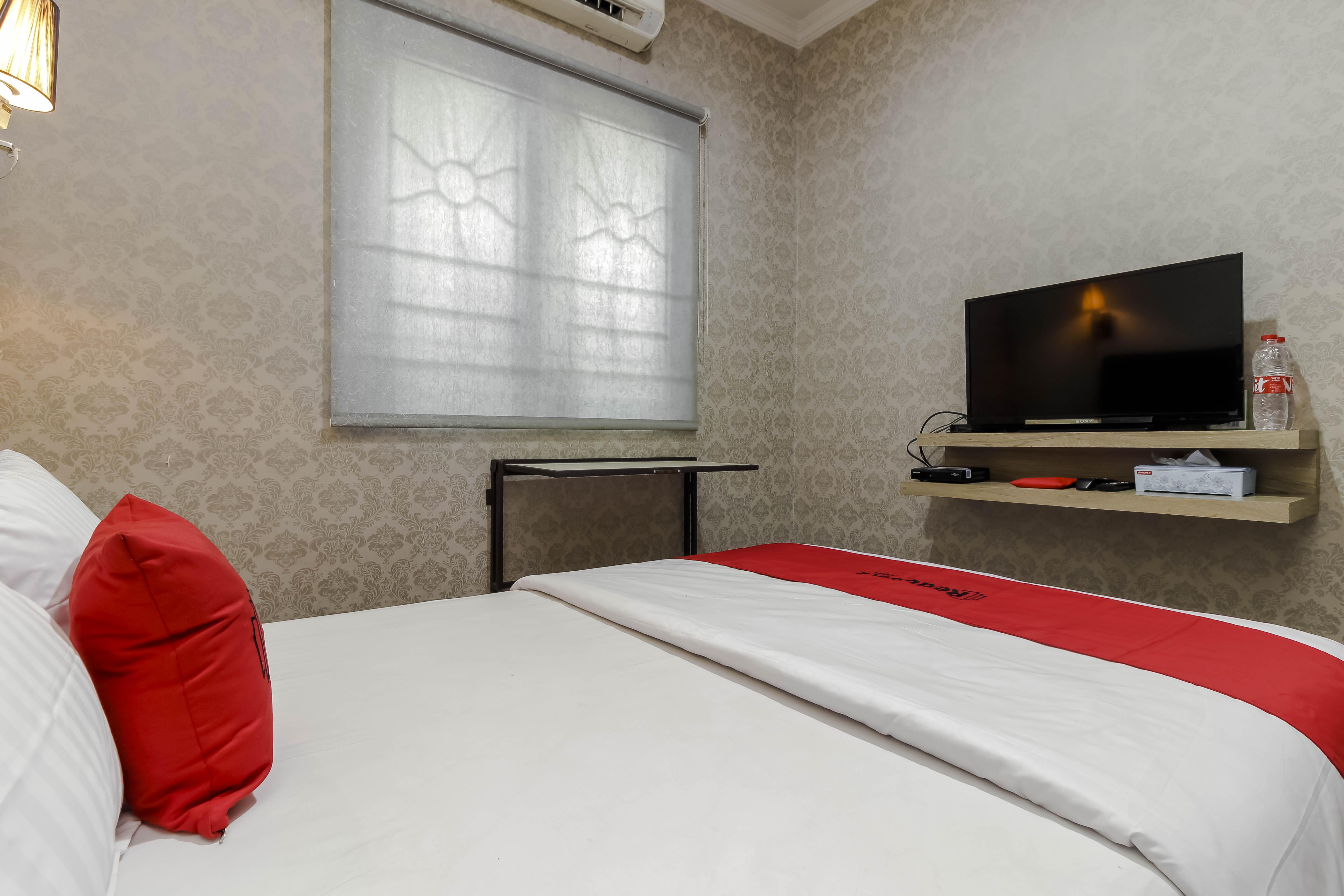 Reddoorz Plus Near Lippo Cikarang Mall 贝克西 外观 照片